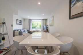 Spacious Home Near CBD SPA Pool Parking 3BR